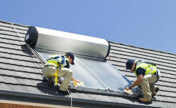 /wp-content/uploads/2014/09/SWH_thermosiphon_installation_Solahart_6001.jpg