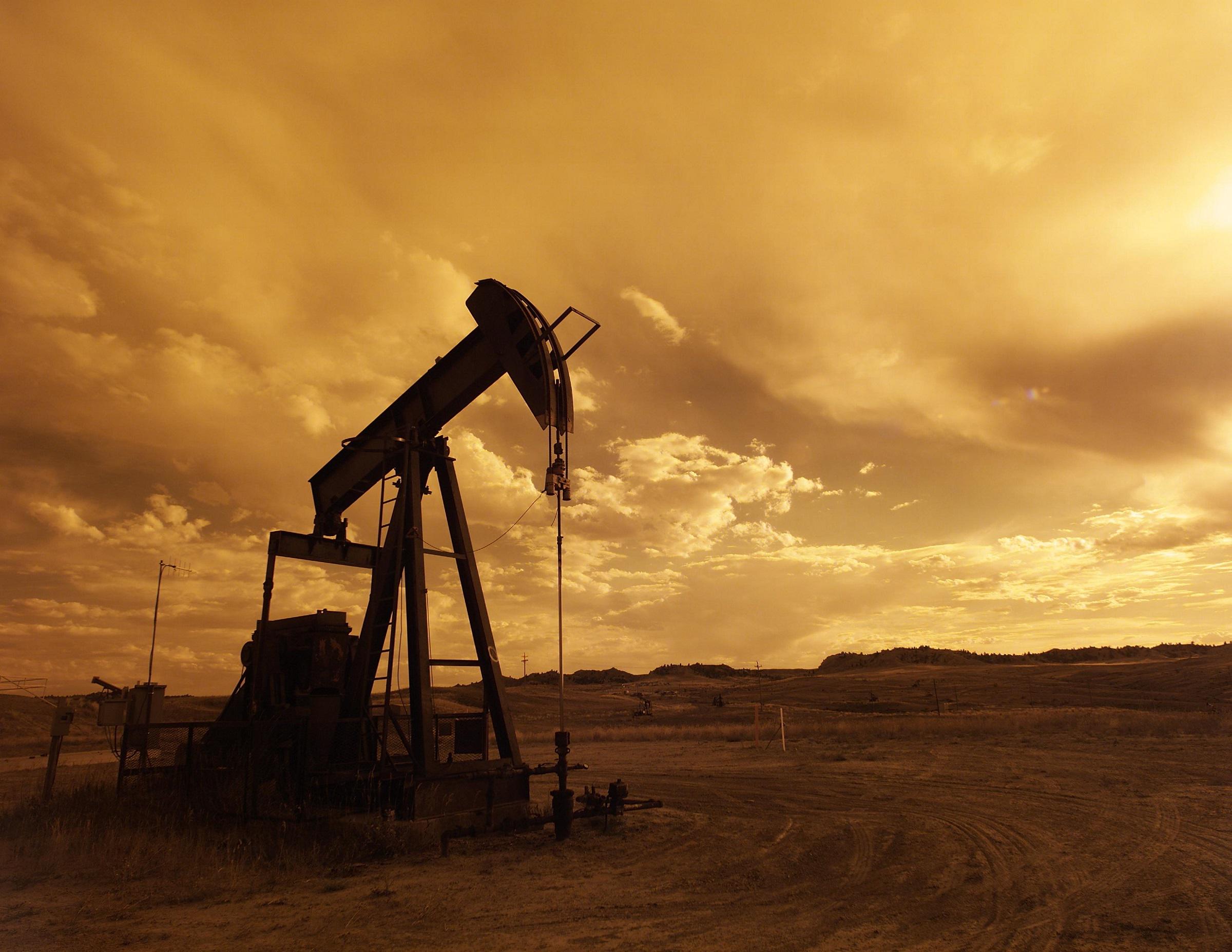 /wp-content/uploads/2016/10/oil-pump-jack-sunset-clouds-silhouette-162568.jpeg